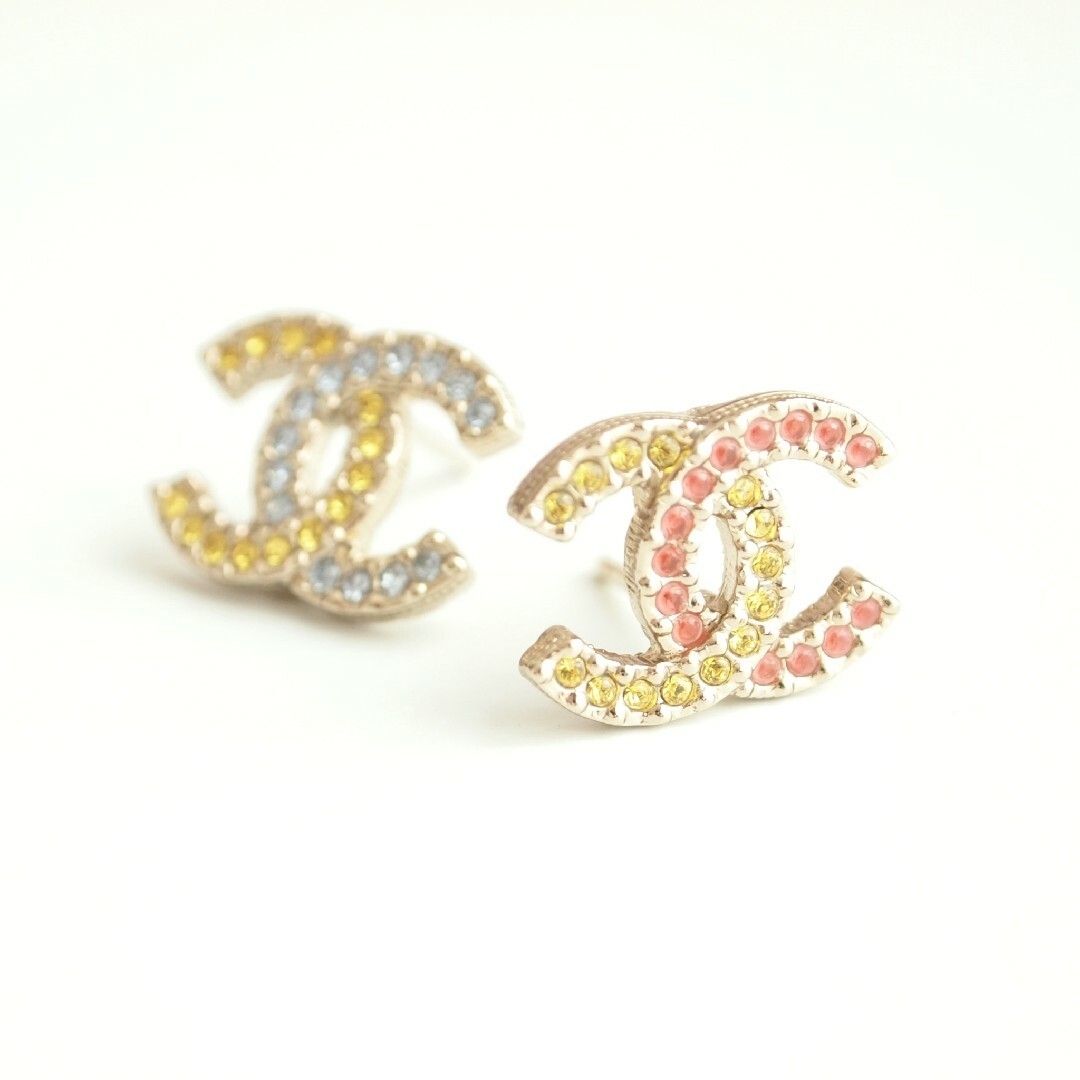 CHANEL - 新品未使用【シャネル】ピアス クルーズ cc ストラスマルチ
