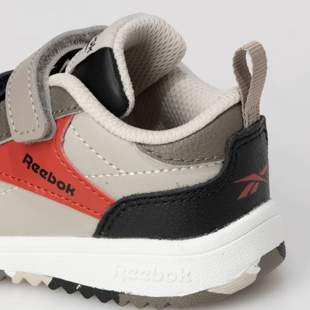 【新品タグ付き】Reebok リーボック  ロゴ 断熱保温 スニーカー ブーツ