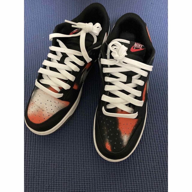 NIKE(ナイキ)のNike Dunk Low Graffiti Black/Red ダンクロー メンズの靴/シューズ(スニーカー)の商品写真