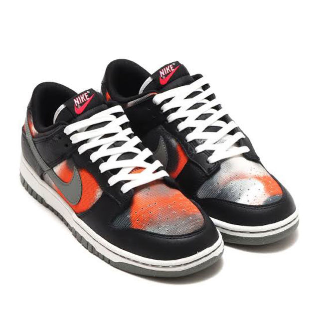 NIKE(ナイキ)のNike Dunk Low Graffiti Black/Red ダンクロー メンズの靴/シューズ(スニーカー)の商品写真