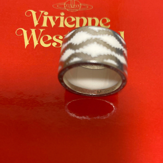 ヴィヴィアンウエストウッド(Vivienne Westwood)のヴィヴィアン スクイグル リング シルバー×ホワイト M(リング(指輪))