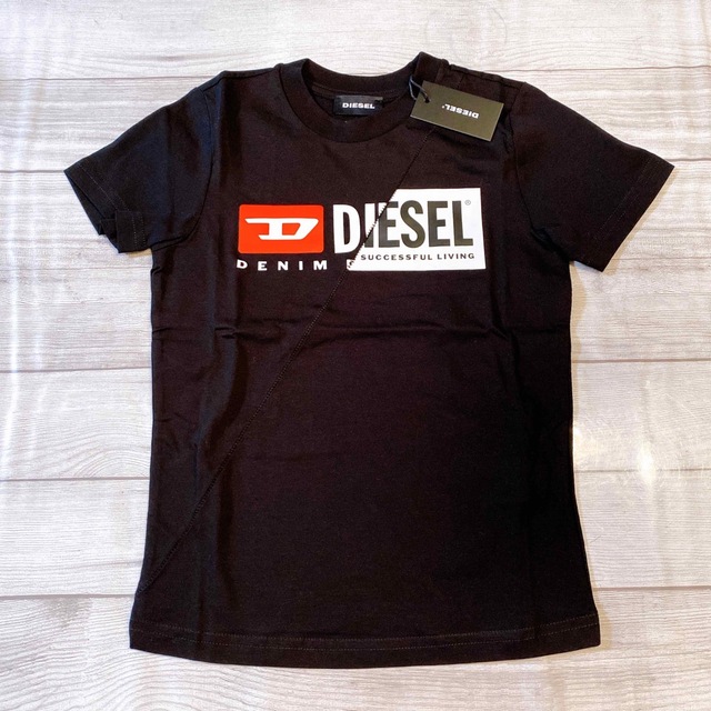 DIESEL(ディーゼル)の新品　DIESEL ディーゼル　Tシャツ　半袖　キッズ キッズ/ベビー/マタニティのキッズ服男の子用(90cm~)(Tシャツ/カットソー)の商品写真