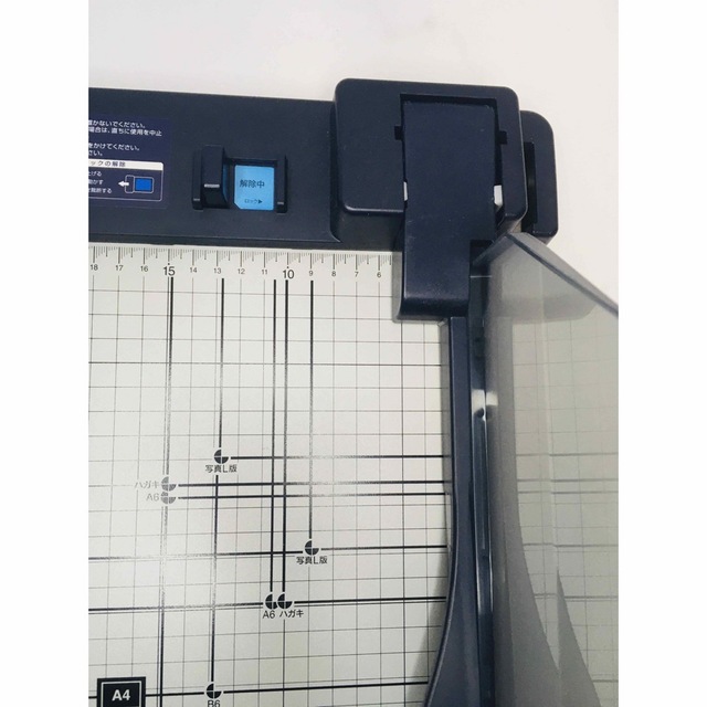 ペーパーカッター(押し切り式) A4 (コクヨ) コクヨ 通販