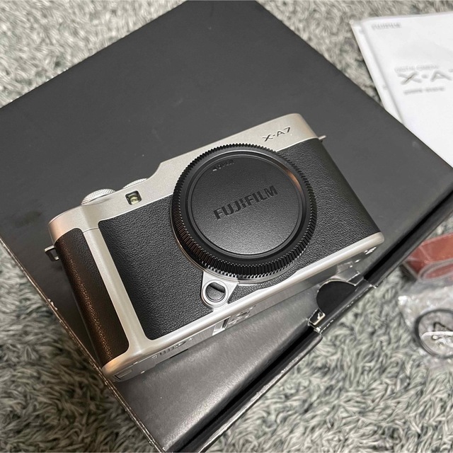 富士フイルム(フジフイルム)のFUJIFILM X-A7 ボディ スマホ/家電/カメラのカメラ(ミラーレス一眼)の商品写真