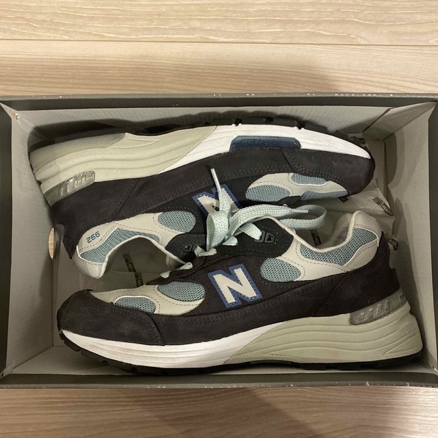 KITH(キス)のKITH NEW BALANCE M992KT STEEL BLUE 992キス メンズの靴/シューズ(スニーカー)の商品写真