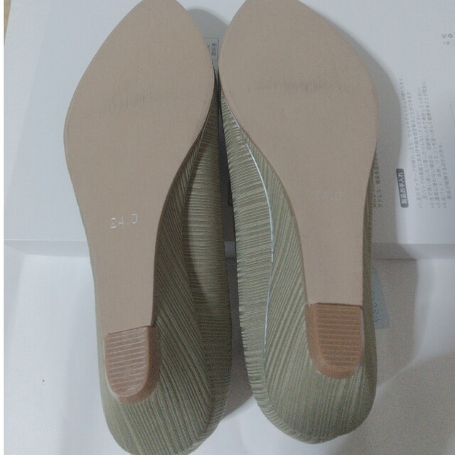 新品❗24センチ　カーキ色　パンプス レディースの靴/シューズ(ハイヒール/パンプス)の商品写真