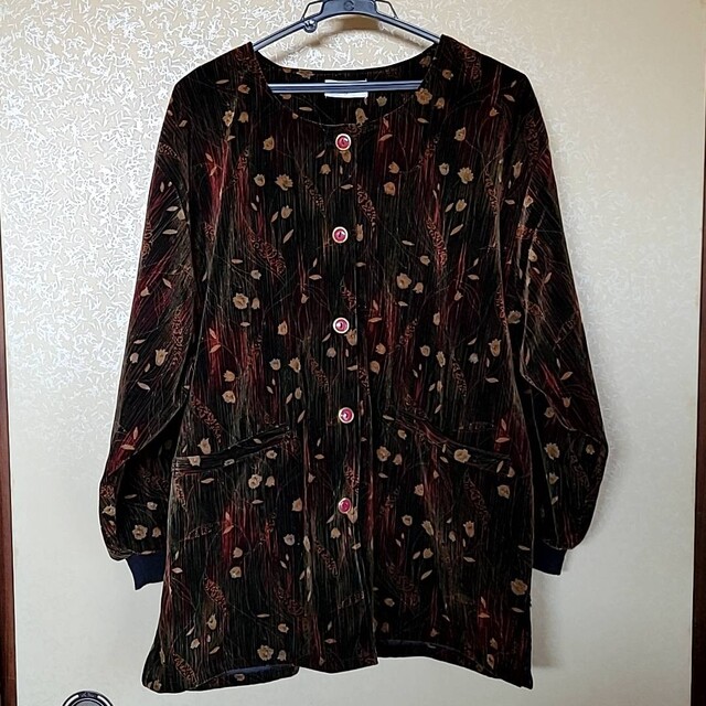 宅配便送料無料 美品 婦人服 L スモック 羽織 割烹着 上着 暖かい ミセス シニア 軽作業 通販 ノーカラージャケット 花柄 古着 婦人服 ミセス シニア