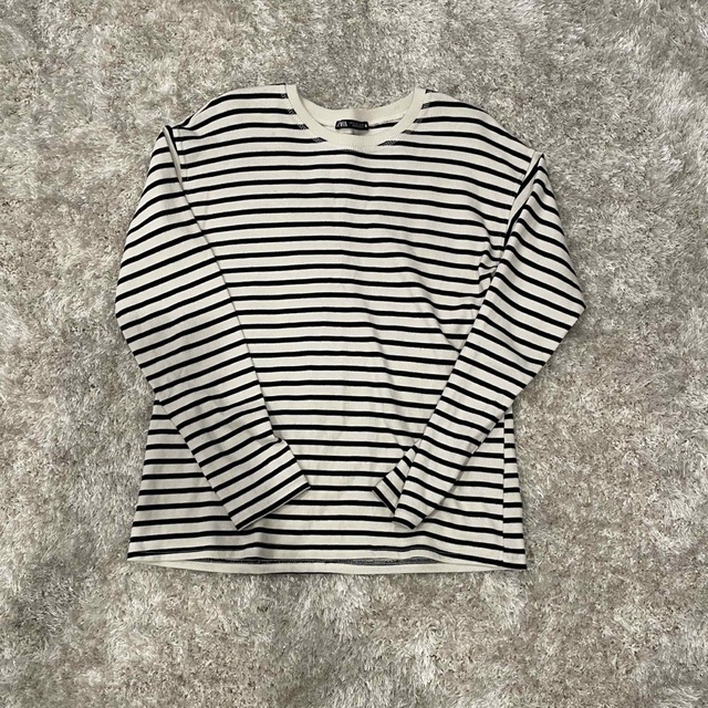 ZARA(ザラ)のZARA ボーダー　ロンT レディースのトップス(Tシャツ(長袖/七分))の商品写真