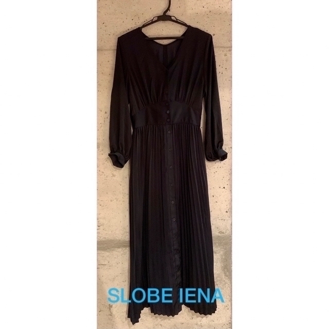 SLOBE IENA(スローブイエナ)のSLOBE IENA プリーツワンピース フリーサイズ ネイビー レディースのワンピース(ロングワンピース/マキシワンピース)の商品写真