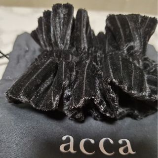 アッカ(acca)のacca 限定シュシュ　ブラック　秋冬用★コンプレックスビス(ヘアゴム/シュシュ)