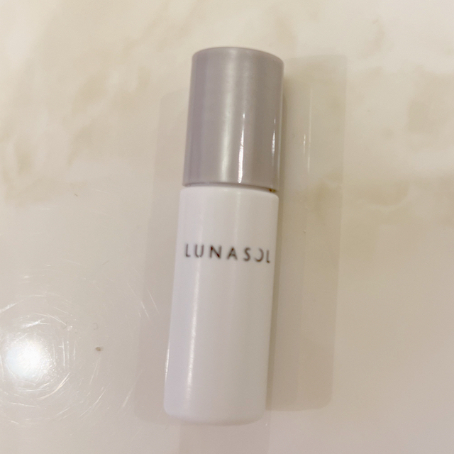 LUNASOL(ルナソル)のルナソル　ライトスプレッドクリーミィリクイド　サンプル コスメ/美容のベースメイク/化粧品(ファンデーション)の商品写真