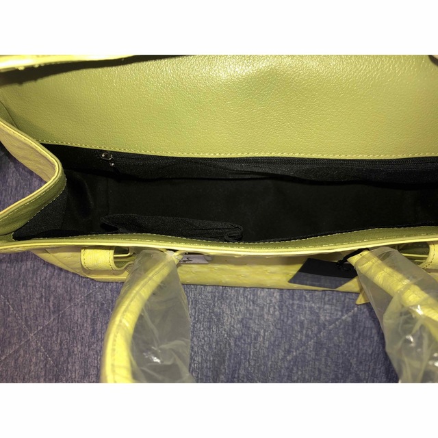 オーストリッチ　バック　イエロー　新品未使用 レディースのバッグ(ハンドバッグ)の商品写真