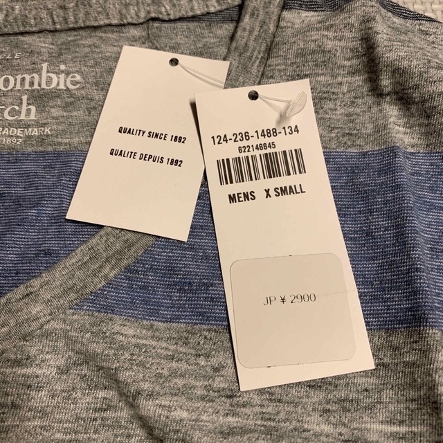 Abercrombie&Fitch(アバクロンビーアンドフィッチ)のアバクロ　ＶネックTシャツ　グレーボーダー　日本Sサイズ相当 メンズのトップス(Tシャツ/カットソー(半袖/袖なし))の商品写真