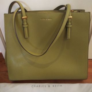 チャールズアンドキース(Charles and Keith)のクラシックダブルハンドトートバッグ(トートバッグ)