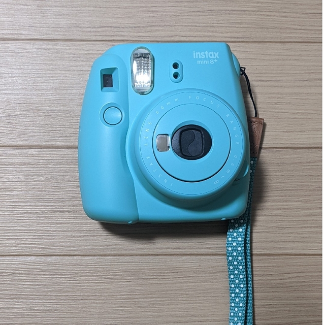 富士フイルム(フジフイルム)の富士フィルム　チェキinstax  mini 8+　ミント スマホ/家電/カメラのカメラ(フィルムカメラ)の商品写真