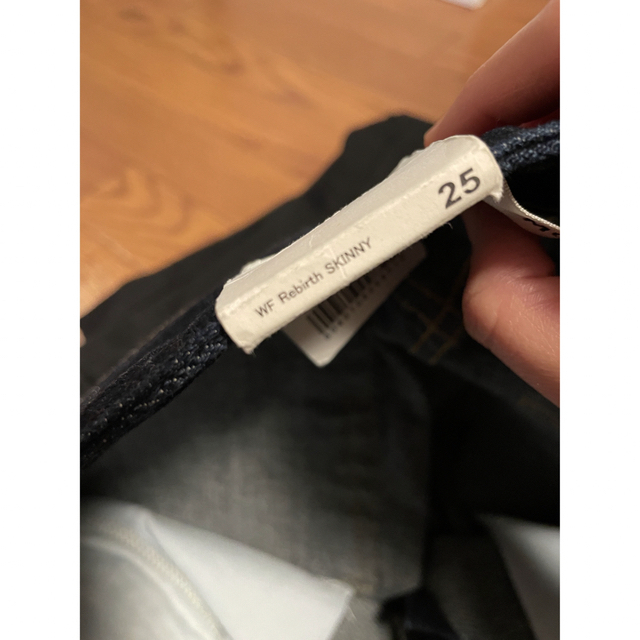 moussy(マウジー)の新品タグ付き　MOUSSY WF Rebirth SKINNY 25 レディースのパンツ(デニム/ジーンズ)の商品写真