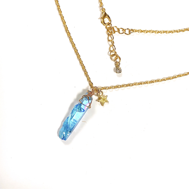 ブルー氷柱クリスタル天然石のネックレス ハンドメイドのアクセサリー(ネックレス)の商品写真
