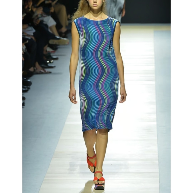 人気沸騰】 ISSEY スチーム ワンピース MIYAKE イッセイミヤケ 3D 超美