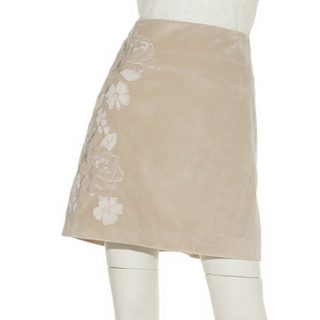 リリーブラウン(Lily Brown)のLily Brown リリーブラウン ベロア刺繍BOXスカート(ミニスカート)