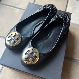 ✨ほぼ未使用✨Tory Burch フラットパンプス 金ロゴ リボン エナメル