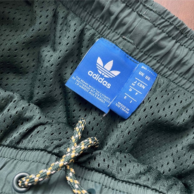 Originals（adidas）(オリジナルス)のadidasナイロンパンツ　ジャージ メンズのトップス(ジャージ)の商品写真