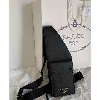 PRADA サフィアーノレザーバッグ(定価18万)