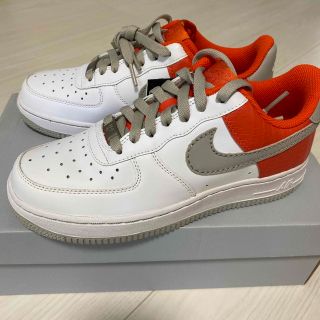 ナイキ(NIKE)のNIKE エアフォース １'０７　レア？２４センチ　レザー　白×オレンジ　新品箱(スニーカー)