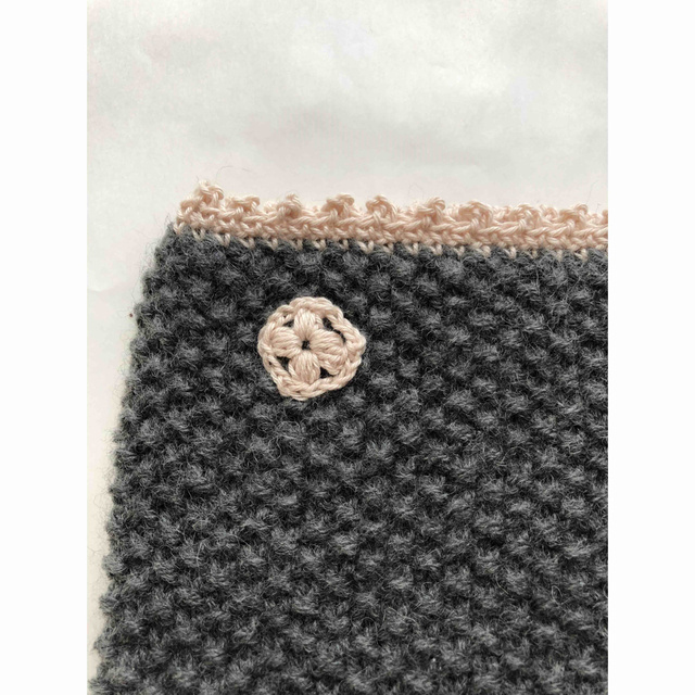 ハンドウォーマー　かのこ編み　ベージュモチーフ ハンドメイドのファッション小物(手袋)の商品写真