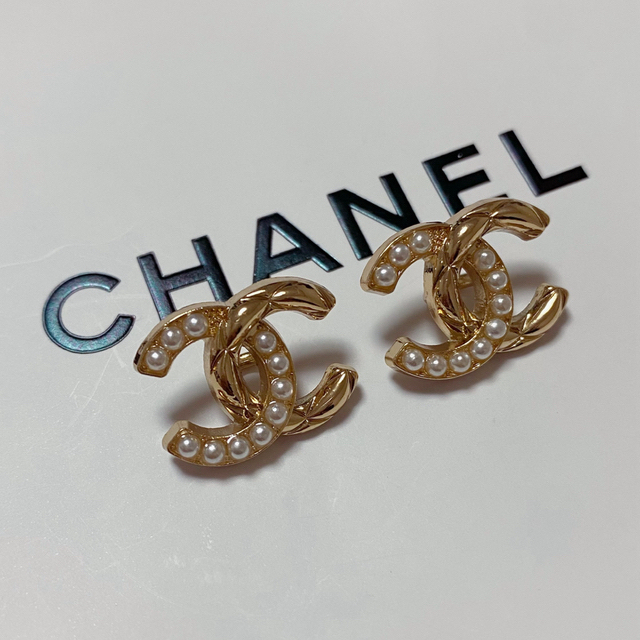 CHANELボタンピアス/イヤリング