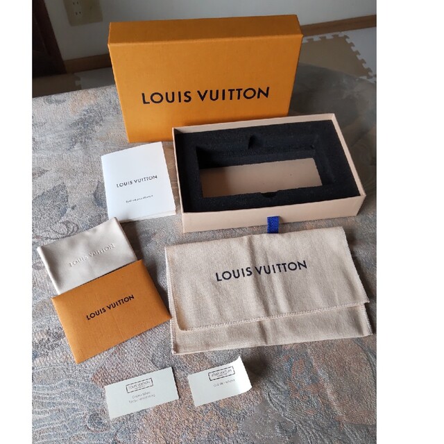 LOUIS VUITTON(ルイヴィトン)のLOUISVUITTON ルイヴィトン  iPhoneケースの空箱等フルセット レディースのバッグ(ショップ袋)の商品写真