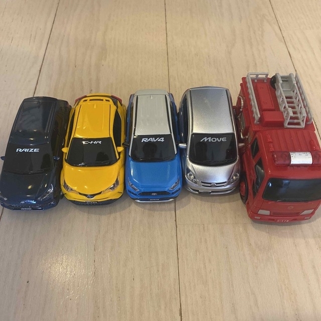 トヨタ(トヨタ)のプルバックカー5台セット エンタメ/ホビーのおもちゃ/ぬいぐるみ(ミニカー)の商品写真
