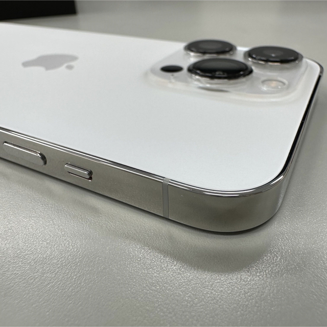 Apple(アップル)の【極美品】iPhone 13 Pro 512GB シルバー　SIMフリー（14） スマホ/家電/カメラのスマートフォン/携帯電話(スマートフォン本体)の商品写真