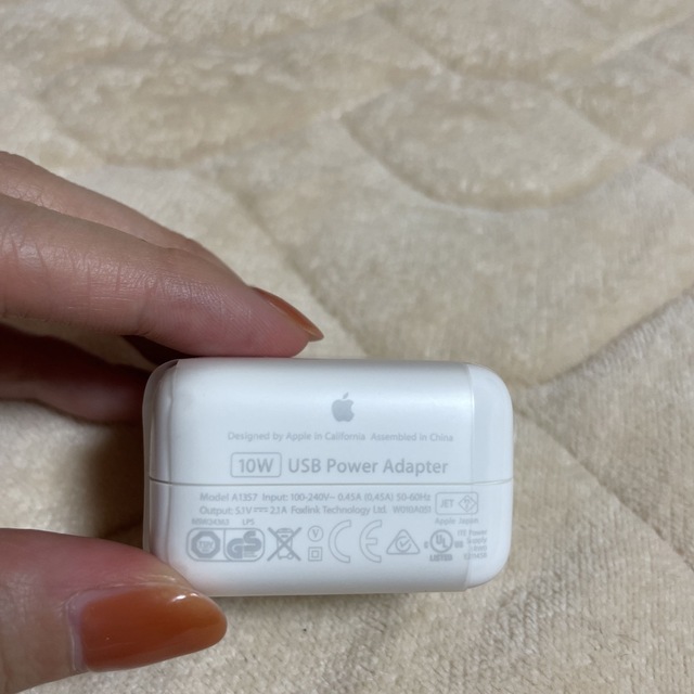 Apple(アップル)の【新品未使用】Apple USB 充電器 アダプター 10w スマホ/家電/カメラのスマートフォン/携帯電話(バッテリー/充電器)の商品写真