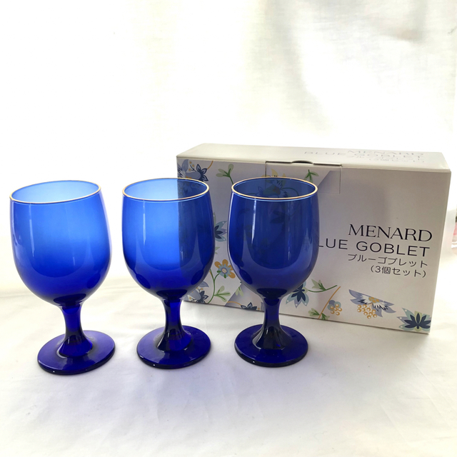 MENARD(メナード)の金淵 ブルーゴブレット 3点セット　ガラスグラス　MENARDノベルティ インテリア/住まい/日用品のキッチン/食器(グラス/カップ)の商品写真