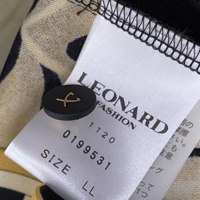 LEONARD(レオナール)のLEONARD 大きめサイズ　花柄カーディガン　ほぼ未使用　レオナール レディースのトップス(カーディガン)の商品写真