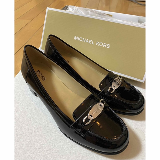 Michael Kors(マイケルコース)の【新品未使用】マイケルコース　ローファー　⭐︎モダンクラシック⭐︎大きいサイズ レディースの靴/シューズ(ローファー/革靴)の商品写真