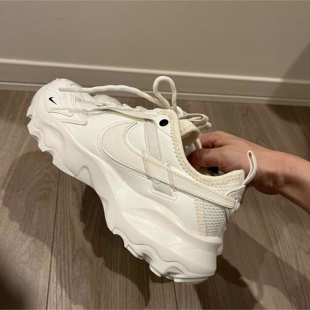ナイキ NIKE tc7900 ホワイト 23.0cm lahza.jp