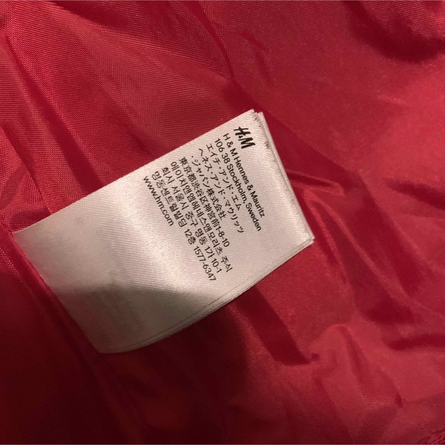 H&M(エイチアンドエム)の赤ダウンベスト　H&M レディースのジャケット/アウター(ダウンベスト)の商品写真