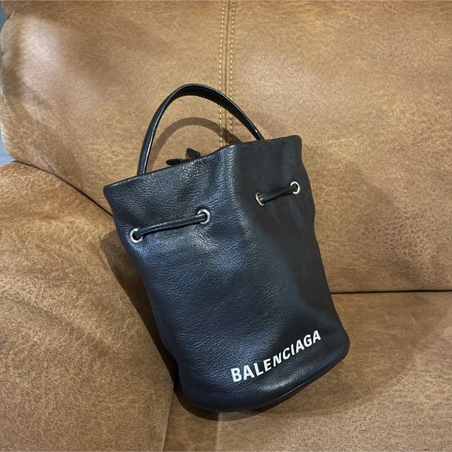 付属品なしBALENCIAGA EVERYDAY XS BUCKET BAG