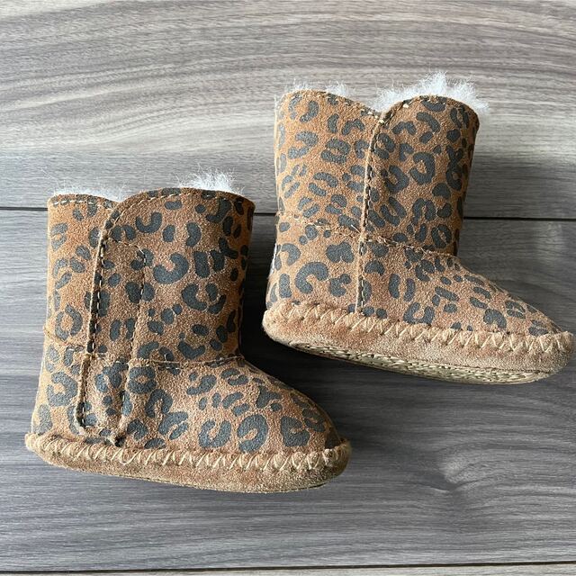 UGG(アグ)のUGG ベビーブーツ キッズ/ベビー/マタニティのベビー靴/シューズ(~14cm)(ブーツ)の商品写真