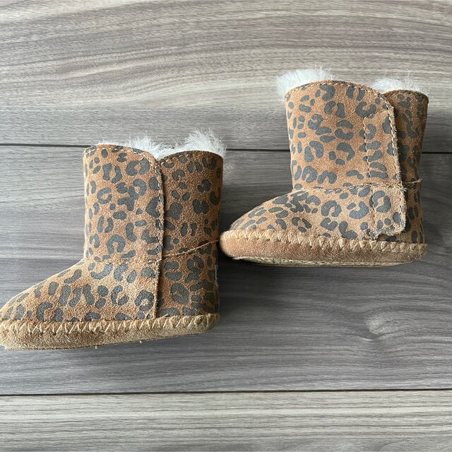 UGG(アグ)のUGG ベビーブーツ キッズ/ベビー/マタニティのベビー靴/シューズ(~14cm)(ブーツ)の商品写真