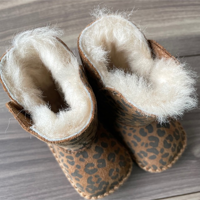 UGG(アグ)のUGG ベビーブーツ キッズ/ベビー/マタニティのベビー靴/シューズ(~14cm)(ブーツ)の商品写真