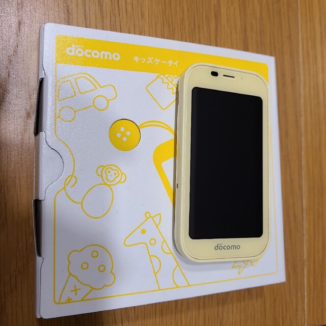 NTTdocomo(エヌティティドコモ)の【値下げ】docomo　キッズケータイ　SH-03M イエロー スマホ/家電/カメラのスマートフォン/携帯電話(携帯電話本体)の商品写真