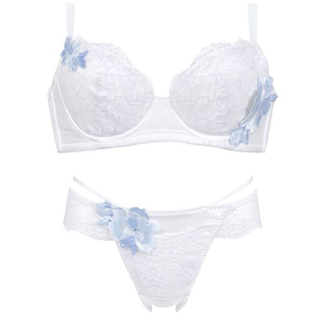 新品タグ付き❤Wacoal❤サルート❤75g❤女優ブラ&ブラジリアンソング