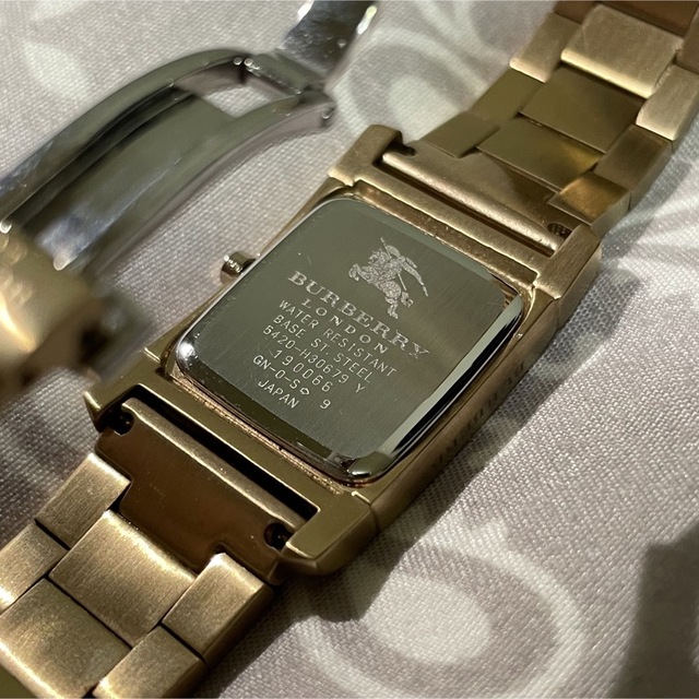 BURBERRY(バーバリー)のバーバリー 腕時計 ウォッチ ゴールド スクエア ノバチェック レディースのファッション小物(腕時計)の商品写真