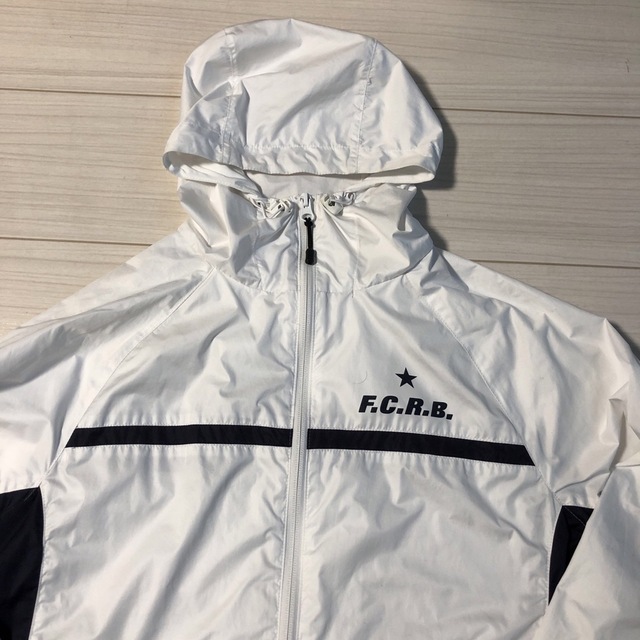 F.C.R.B.(エフシーアールビー)のF.C.R.B. PACKABLE PRACTICE JACKET M ホワイト メンズのジャケット/アウター(ナイロンジャケット)の商品写真