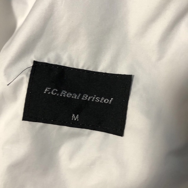 F.C.R.B.(エフシーアールビー)のF.C.R.B. PACKABLE PRACTICE JACKET M ホワイト メンズのジャケット/アウター(ナイロンジャケット)の商品写真