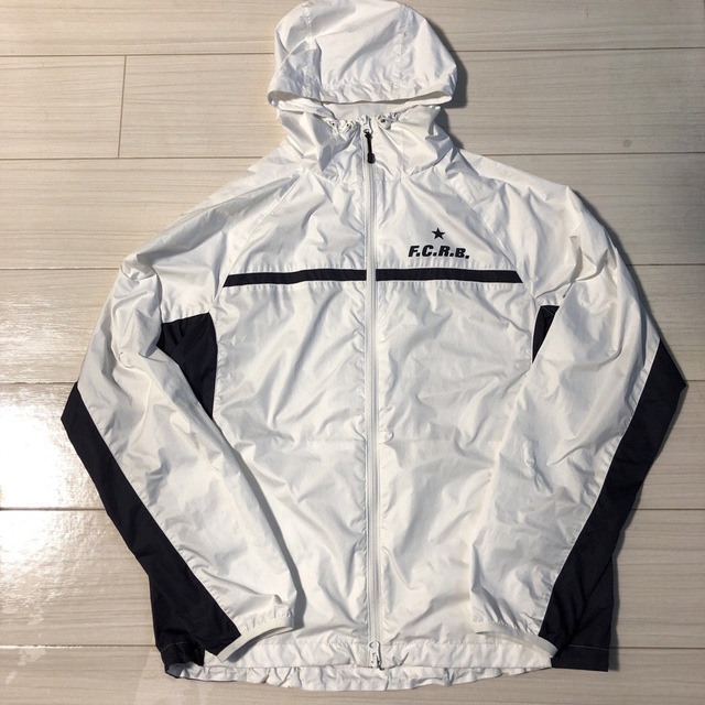 F.C.R.B.(エフシーアールビー)のF.C.R.B. PACKABLE PRACTICE JACKET M ホワイト メンズのジャケット/アウター(ナイロンジャケット)の商品写真