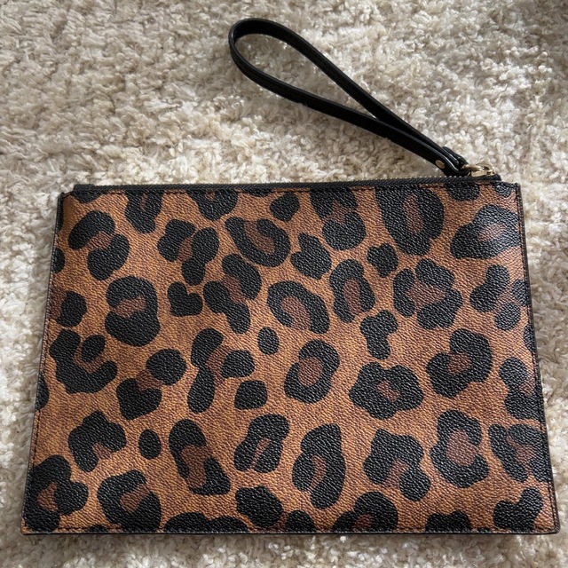 Michael Kors(マイケルコース)のほぼ新品☆MICHAEL KORS☆オシャレヒョウ柄クラッチバッグ レディースのバッグ(クラッチバッグ)の商品写真