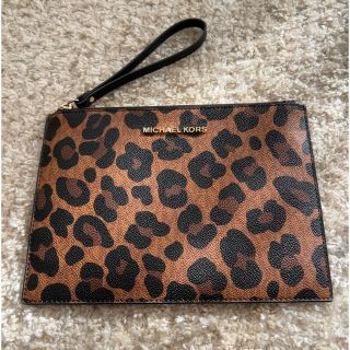 マイケルコース(Michael Kors)のほぼ新品☆MICHAEL KORS☆オシャレヒョウ柄クラッチバッグ(クラッチバッグ)